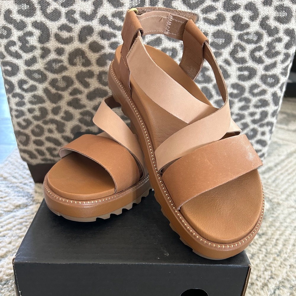 Sorel Roaming Criss Cross Sandles